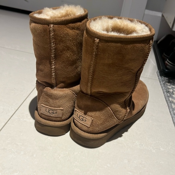 UGG BOOTS SIZE 7 - Picture 1 of 2